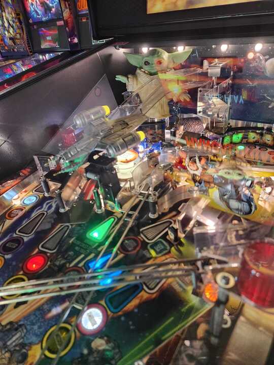 Mandalorian Pro Edition Pinball Machine